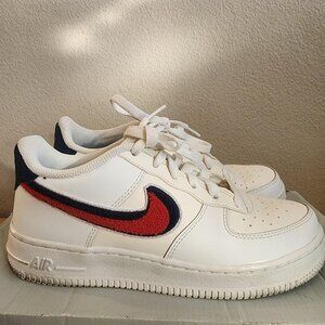 Nike Air Force 1 LV8 Shoes Youth Size 5.5Y White Navy Chenille Swoosh AO3620-101